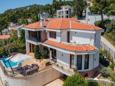 Wunderschönes Haus mit Meerblick und Pool zu verkaufen